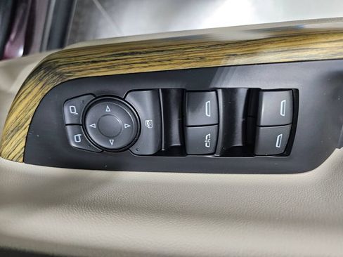 Used 2017 GMC Acadia Denali w/ Technology Package AWD/4WD image 31