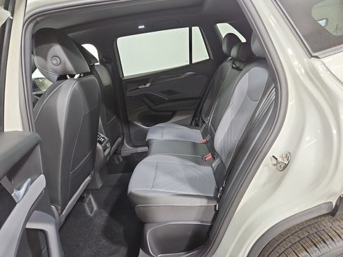 New 2026 Volkswagen Tiguan SE R-Line AWD/4WD image 23