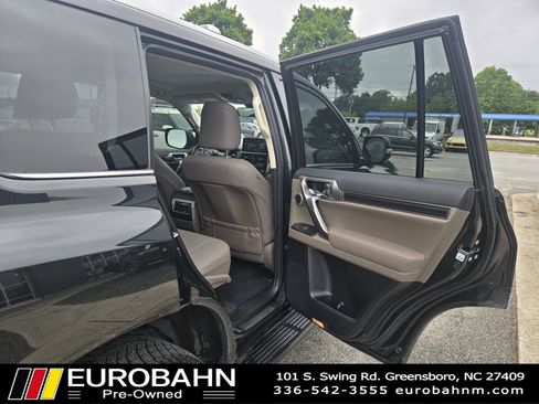 Used 2023 Lexus GX 460 Premium AWD/4WD image 18