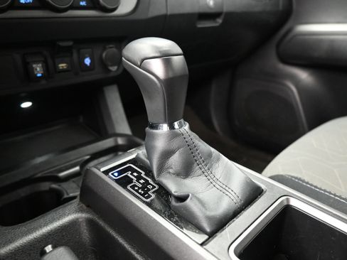 Certified 2022 Toyota Tacoma TRD Off-Road image 16