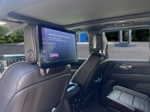 Certified 2025 GMC Yukon AT4 Ultimate w/ LPO, Floor Liner Package AWD/4WD image 30