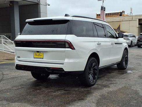New 2025 Lincoln Navigator Reserve w/ Jet Appearance Package image 2