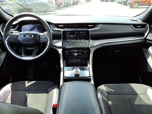 Certified 2023 Jeep Grand Cherokee Altitude image 8