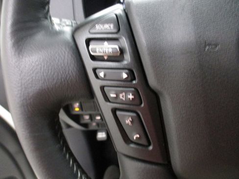 Used 2022 Nissan Frontier SV AWD/4WD image 19