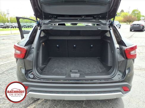 Used 2025 Chevrolet Trax LT w/ LT Convenience Package FWD image 29
