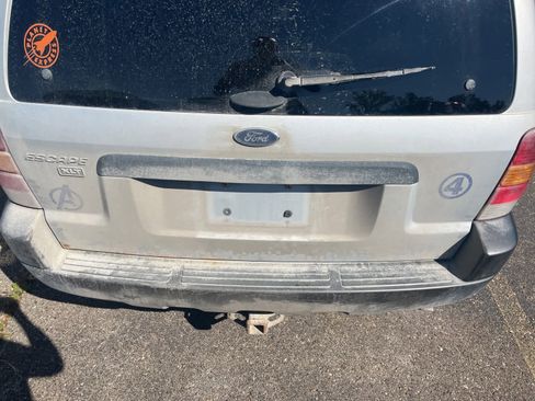 Used 2004 Ford Escape XLT image 10