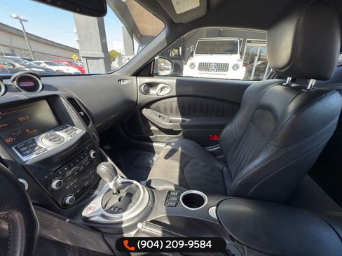 Used 2009 Nissan 370Z Touring image 23