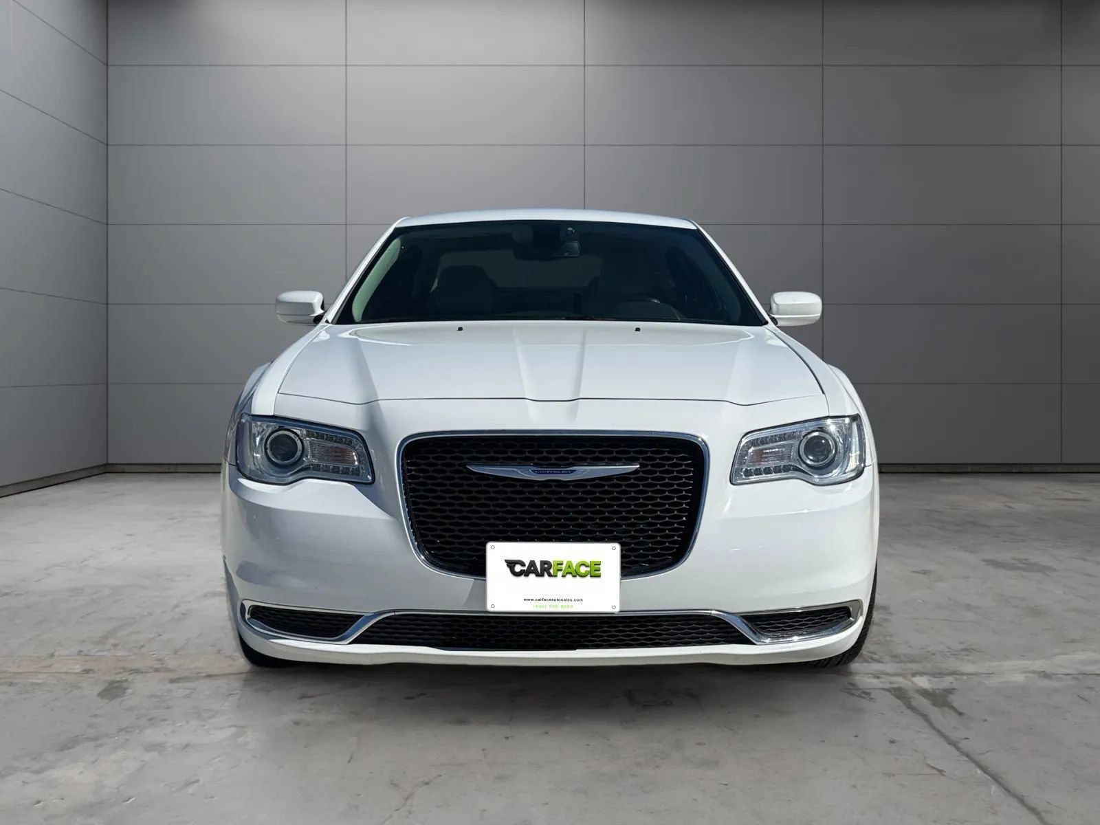 Used 2019 Chrysler 300 Touring AWD/4WD image 2