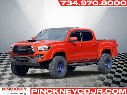 Used 2017 Toyota Tacoma TRD Sport w/ Tow Package (A/T)