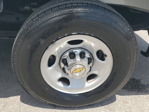 Used 2025 Chevrolet Express 3500 LT w/ LT Preferred Equipment Group RWD image 28