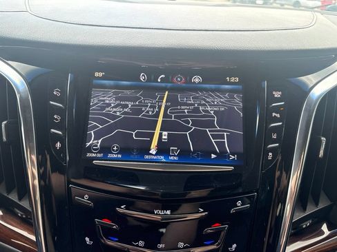 Used 2015 Cadillac Escalade Luxury AWD/4WD image 21