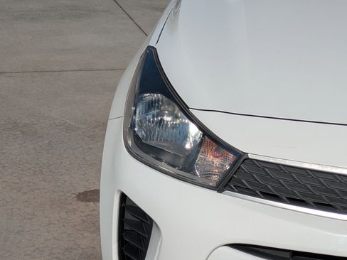 Used 2018 Kia Rio LX image 7