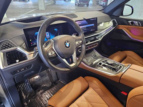 Used 2025 BMW X5 xDrive40i w/ Parking Assistance Package AWD/4WD image 2
