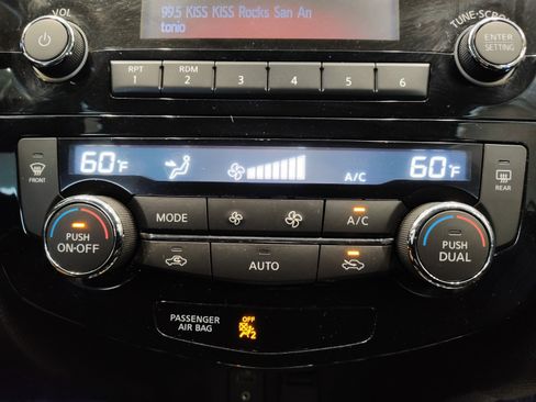 Used 2017 Nissan Rogue SV FWD image 19