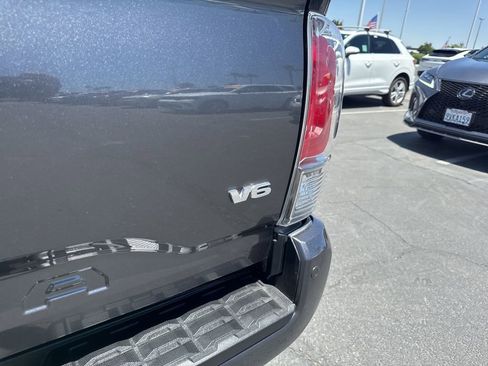 Used 2016 Toyota Tacoma Limited w/ Towing Package AWD/4WD image 8