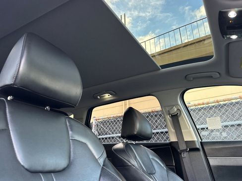 Used 2024 Kia Sorento S w/ Panoramic Sunroof Package image 17