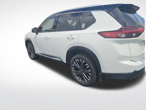 Certified 2024 Nissan Rogue Platinum FWD image 6