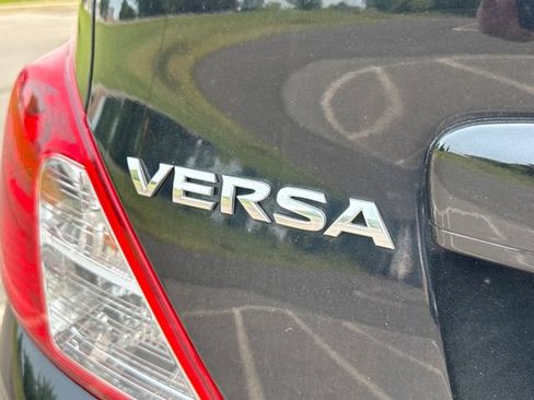 Used 2015 Nissan Versa SV FWD image 19
