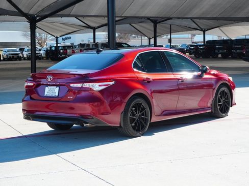 Used 2019 Toyota Camry XLE image 5