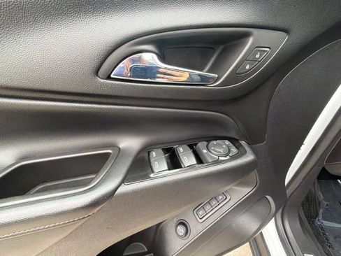 Used 2022 Chevrolet Equinox Premier FWD image 18