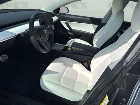 Used 2021 Tesla Model 3 Long Range image 9