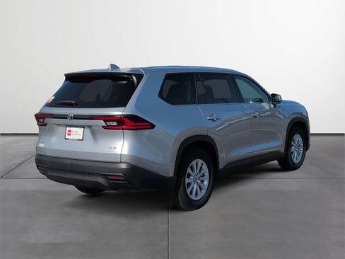 Used 2025 Toyota Grand Highlander XLE image 5