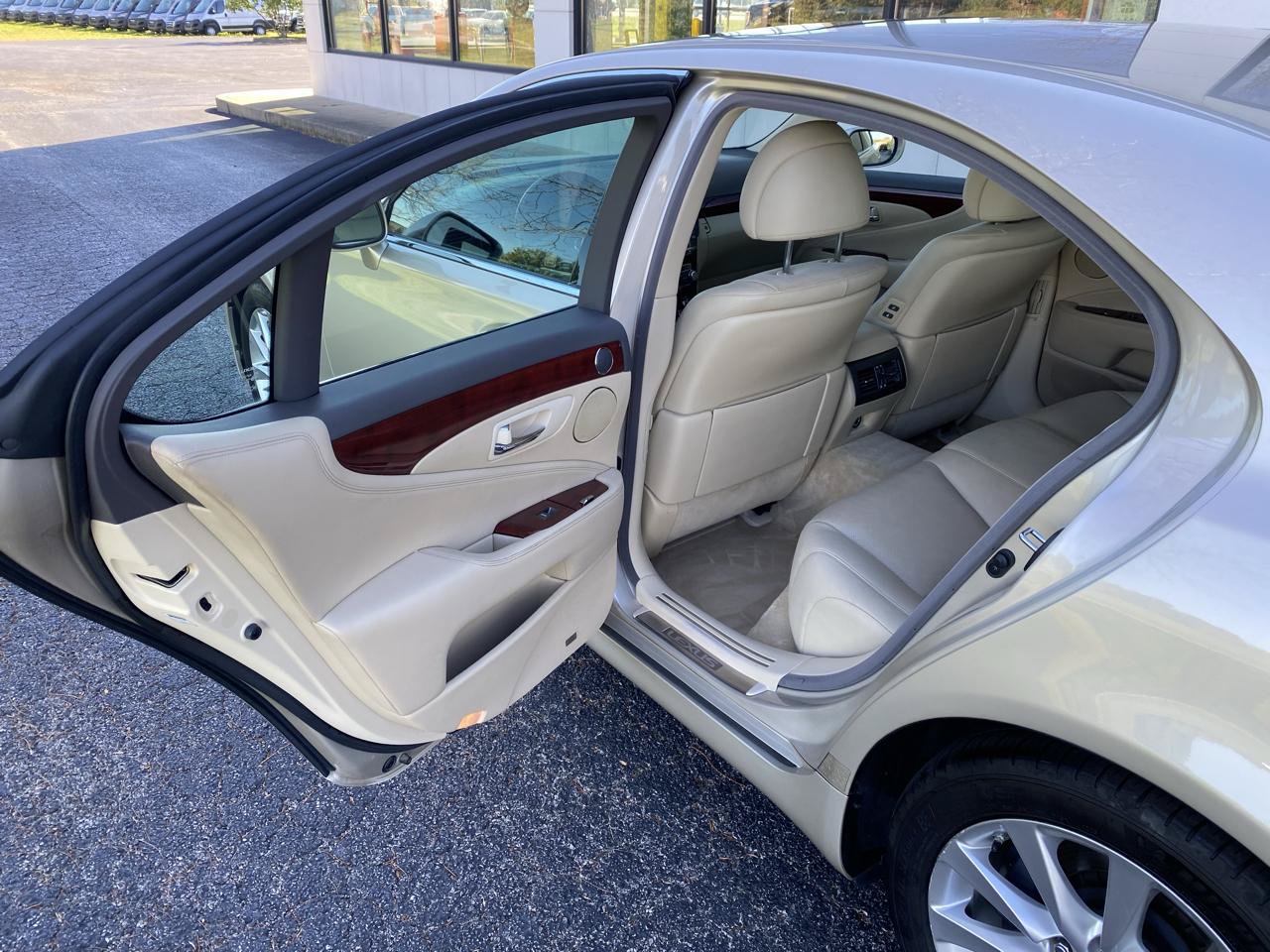 Used 2011 Lexus LS 460 AWD w/ Luxury Value Edition image 24