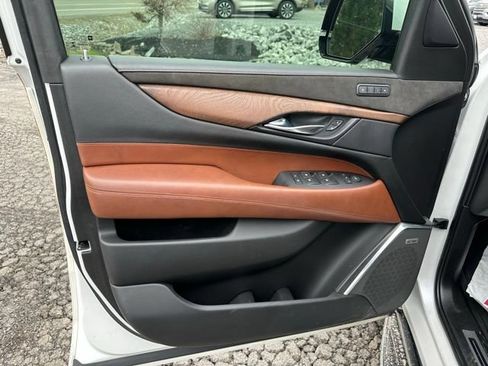 Used 2019 Cadillac Escalade Luxury AWD/4WD image 30
