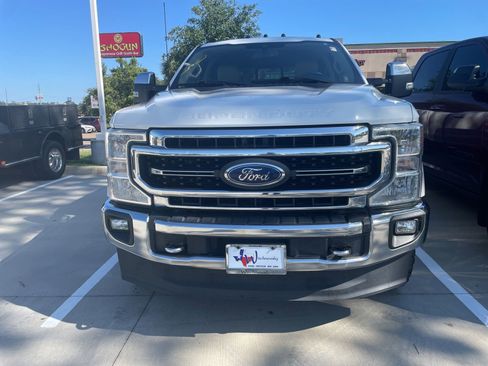 Used 2020 Ford F250 Lariat w/ Lariat Ultimate Package AWD/4WD image 2