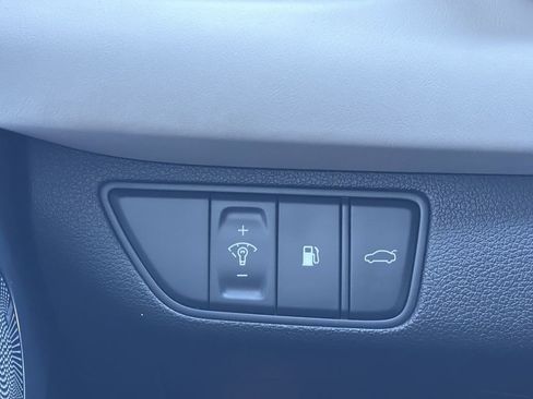 Used 2022 Genesis G70 3.3T w/ Sport Advanced Package image 12