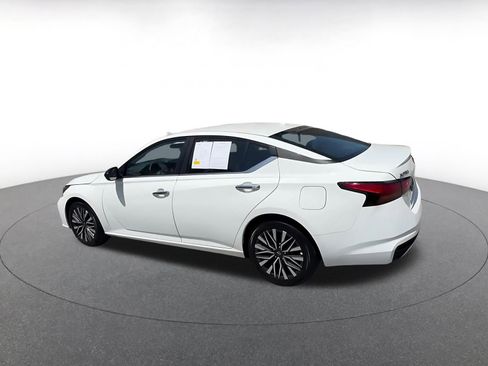 Used 2025 Nissan Altima 2.5 SV FWD image 10