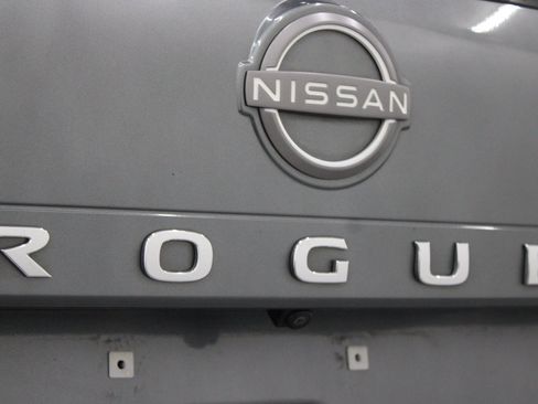 Used 2023 Nissan Rogue SV FWD image 30