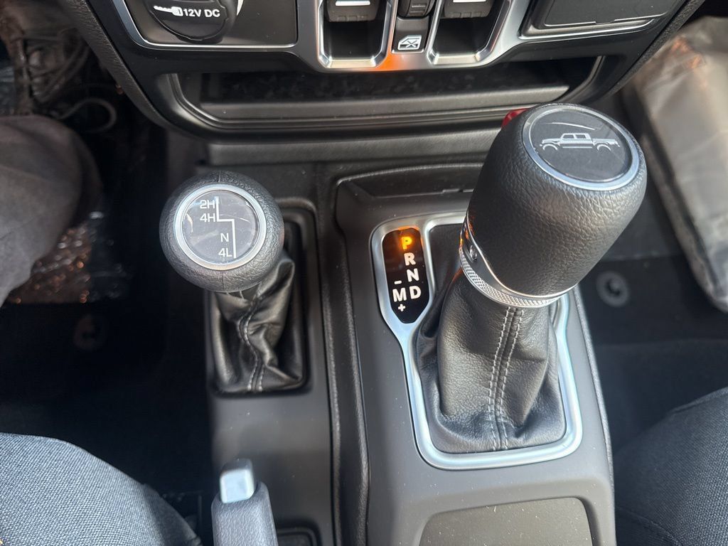 Used 2025 Jeep Gladiator Sport AWD/4WD image 14