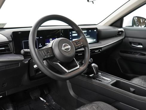 Used 2025 Nissan Kicks SV w/ SV Premium Package AWD/4WD image 24