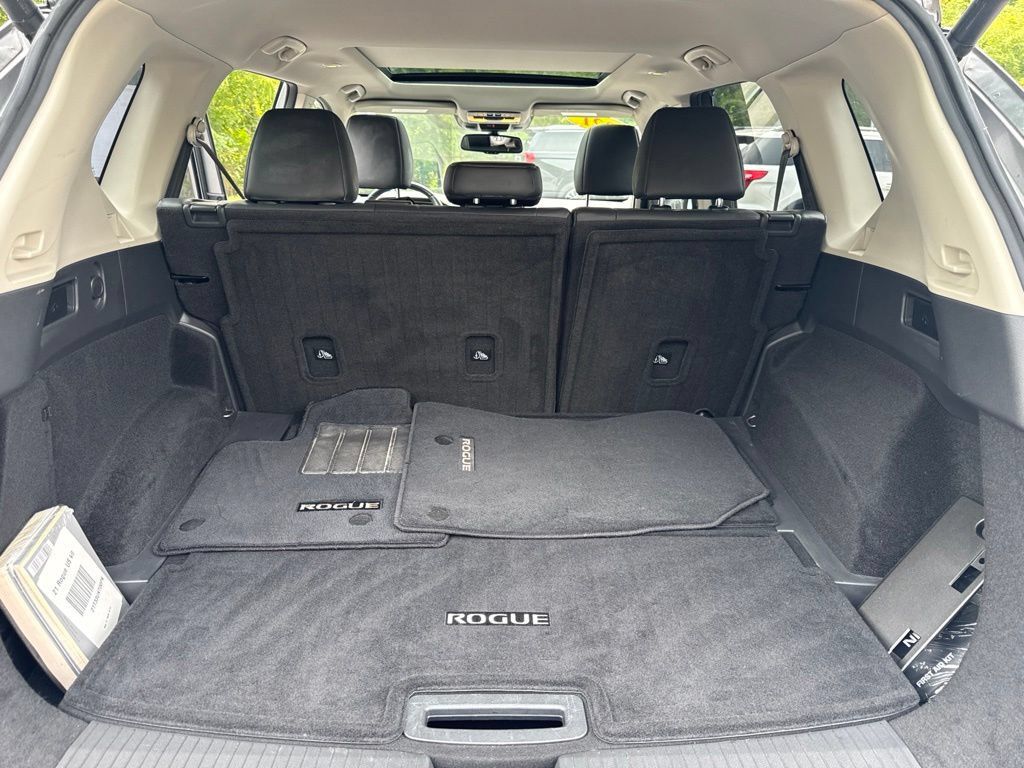 Used 2021 Nissan Rogue Platinum AWD/4WD image 14