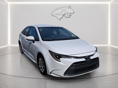 Used 2024 Toyota Corolla LE image 7