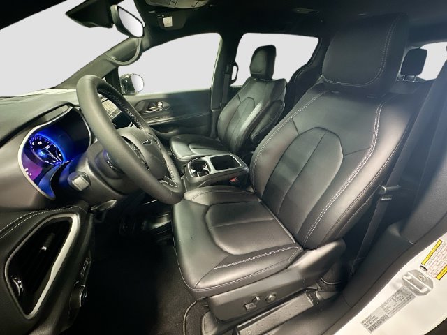 New 2026 Chrysler Pacifica Select AWD/4WD image 21