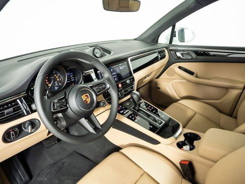 New 2026 Porsche Macan AWD/4WD image 4