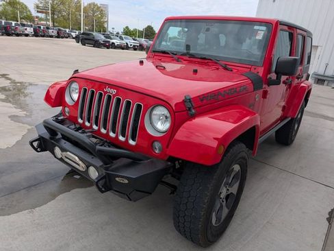 Used 2017 Jeep Wrangler Unlimited Sahara w/ Connectivity Group AWD/4WD image 21