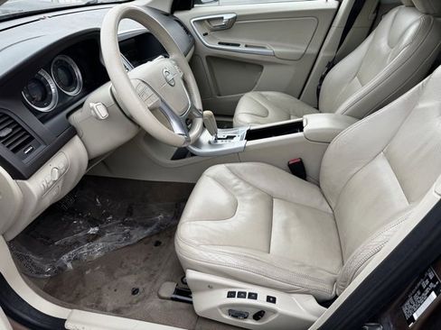 Used 2011 Volvo XC60 T6 image 5