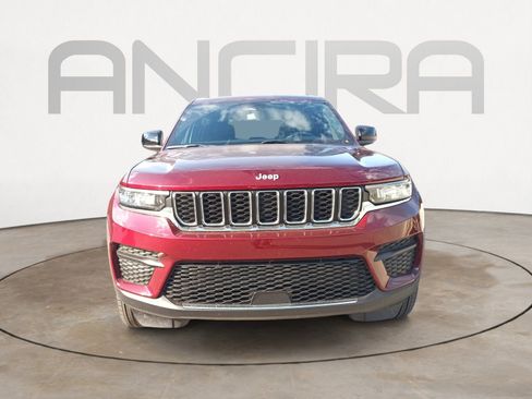 Certified 2024 Jeep Grand Cherokee Laredo X image 4