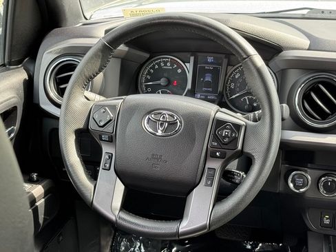 Used 2022 Toyota Tacoma TRD Sport w/ TRD Premium Sport Package AWD/4WD image 32