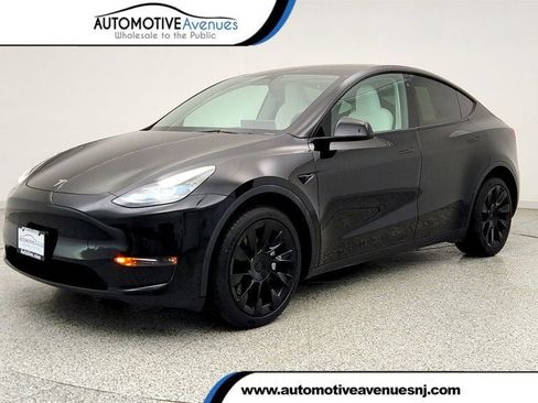 Used 2023 Tesla Model Y Long Range AWD/4WD image 1