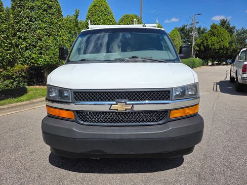 Used 2018 Chevrolet Express 2500 w/ Driver Convenience Package image 8