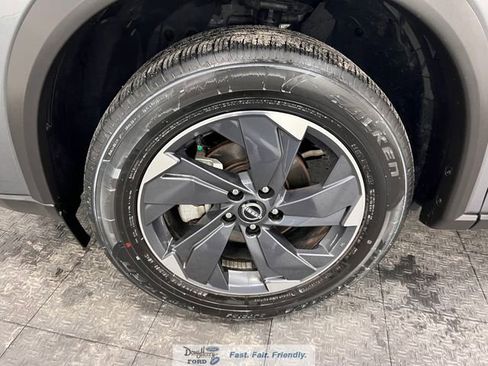 Used 2025 Nissan Rogue SV FWD image 19