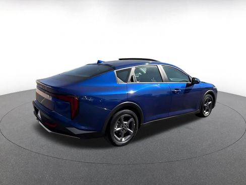 Used 2025 Kia K4 LXS image 12
