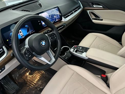 Used 2025 BMW X1 xDrive28i w/ Convenience Package AWD/4WD image 9