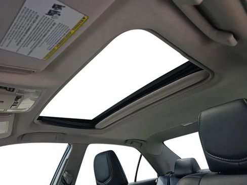 Used 2014 Toyota Camry SE w/ Moonroof Package image 25