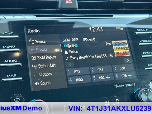 Certified 2020 Toyota Camry SE image 27