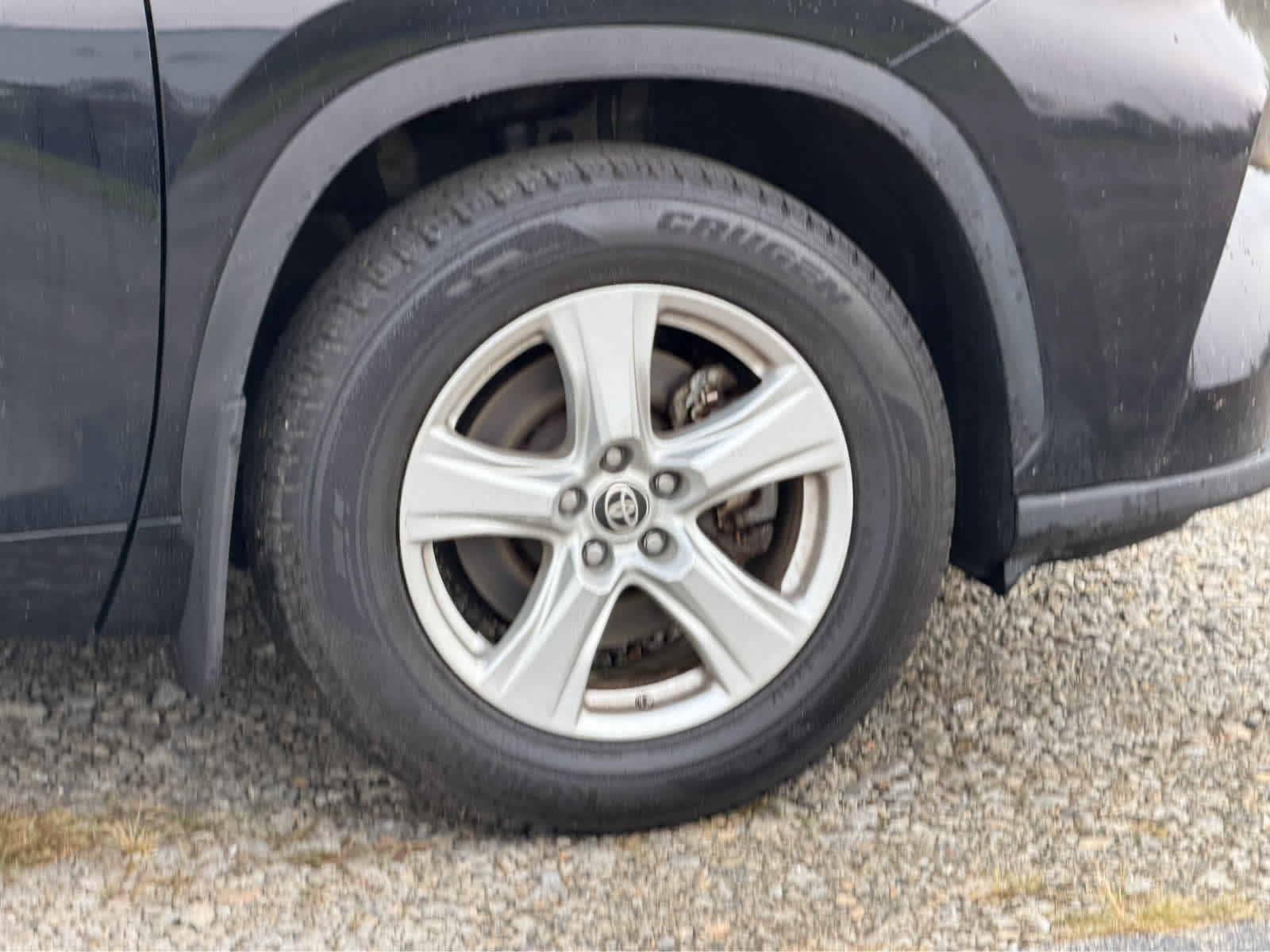 Used 2024 Toyota Highlander LE AWD/4WD image 5